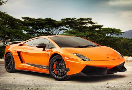 معرض  Big Boys Toys2013 يطلق اول حلبة لقيادة روائع السيارات في العالم